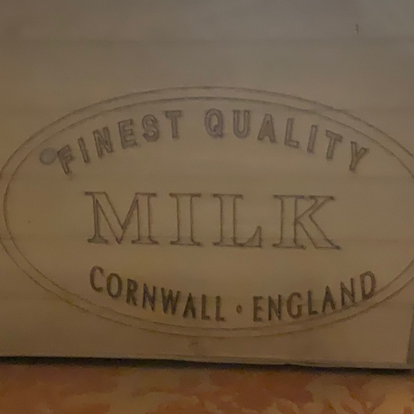 Awesome paint washed storage box. As new, mint condition and great look! - Picture 2 of 7